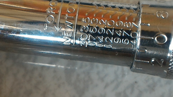 ประแจวัดแรงบิด STAR ขนาดข้อต่อสวม 1/2 นิ้ว ตัวยาว 48 ซม. เหล็กปลอดสนิมเกรด CR-V วัดแรงบิดของการขันน็อตได้สูง