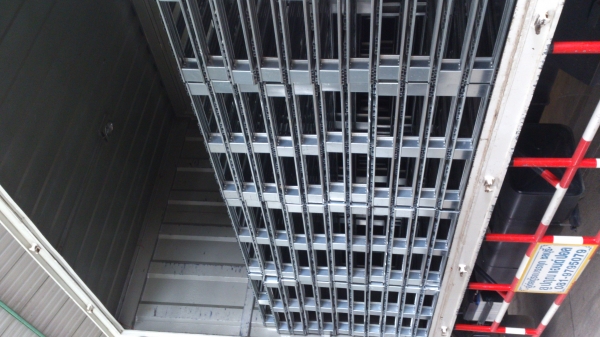 ขายพาเลทเหล็กจำนวนมาก