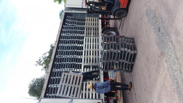 ขายพาเลทเหล็กจำนวนมาก