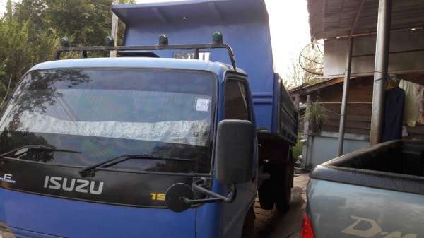 หกล้อ อีซูชุ NQR150ปี48 แอร์เย็นๆ ดั้ม5คิวสามมิต สภาพดีสวยบางเดิมพร้อมใช้ ทะเบียนพร้อมโอน ราคา 599,000บ ต่อรองได้