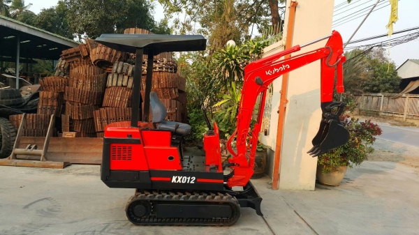ขาย รถขุด KUBOTA รุ่น KX012 มือสองญี่ปุ่น แทรกยางใหม่เอี่ยม สลักแน่น พร้อมใช้งาน ความกว้างของรถ ขับขึ้นรถปิคอัพได้ มือถือ/LINE ID : 0818753444
