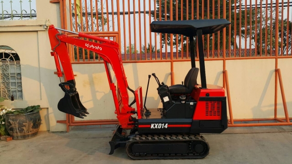 ขาย รถขุด KUBOTA รุ่น KX014 มือสองญี่ปุ่น แทรกยางใหม่เอี่ยม สลักแน่น พร้อมใช้งาน ความกว้างของรถ ขับขึ้นรถปิคอัพได้ มือถือ/LINE ID : 0818753444