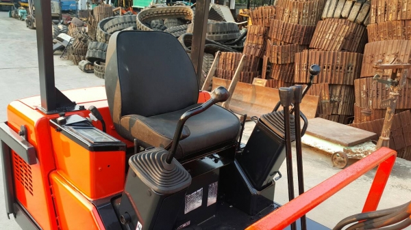 ขาย รถขุด KUBOTA รุ่น KX014 มือสองญี่ปุ่น แทรกยางใหม่เอี่ยม สลักแน่น พร้อมใช้งาน ความกว้างของรถ ขับขึ้นรถปิคอัพได้ มือถือ/LINE ID : 0818753444