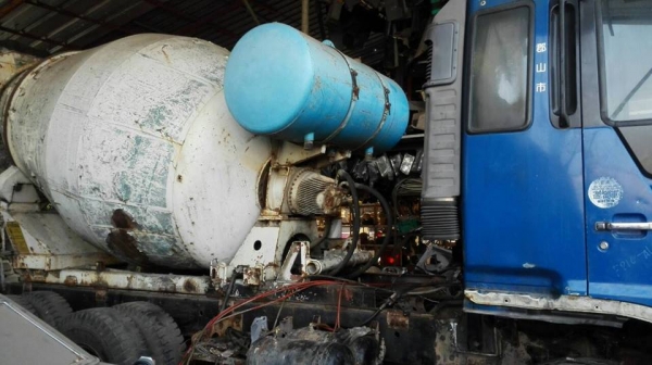 ขายรถ10ล้อโม่ปูน2เพลา HINO เปอร์เซีย 260 ช่วงล่างZM โม่7คิว แชชซีสวย โม่ตรง เบรคแห้ง ยางดี เอกสารเล่มทะเบียนครบ พร้อมวิ่งงาน