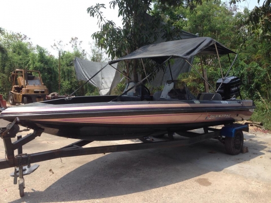 ขายเรือแบสDYNY-TRAK สวยๆ18ฟุต กว้าง210ซ.ม เครื่องเมอเคอรี่150แน่นๆ มีห้องขังเหยื่อเป็น ถังน้ำมันสแตนเลสสวยๆ เรือกว้างพิเศษ210ซ.ม รับรองไม่โคลง ผ้าใบเปลี่ยนใหม่ให้เทเล่อร์ไปด้วย ขาย 190000 บาท
