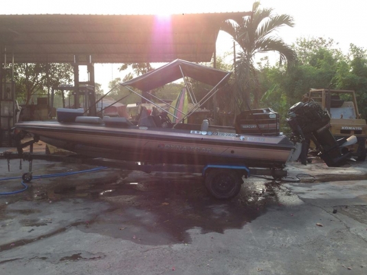 ขายเรือแบสDYNY-TRAK สวยๆ18ฟุต กว้าง210ซ.ม เครื่องเมอเคอรี่150แน่นๆ มีห้องขังเหยื่อเป็น ถังน้ำมันสแตนเลสสวยๆ เรือกว้างพิเศษ210ซ.ม รับรองไม่โคลง ผ้าใบเปลี่ยนใหม่ให้เทเล่อร์ไปด้วย ขาย 190000 บาท