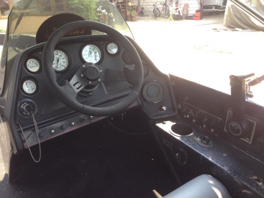 ขายเรือแบสDYNY-TRAK สวยๆ18ฟุต กว้าง210ซ.ม เครื่องเมอเคอรี่150แน่นๆ มีห้องขังเหยื่อเป็น ถังน้ำมันสแตนเลสสวยๆ เรือกว้างพิเศษ210ซ.ม รับรองไม่โคลง ผ้าใบเปลี่ยนใหม่ให้เทเล่อร์ไปด้วย ขาย 190000 บาท