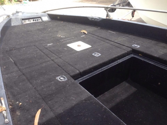 ขายเรือแบสDYNY-TRAK สวยๆ18ฟุต กว้าง210ซ.ม เครื่องเมอเคอรี่150แน่นๆ มีห้องขังเหยื่อเป็น ถังน้ำมันสแตนเลสสวยๆ เรือกว้างพิเศษ210ซ.ม รับรองไม่โคลง ผ้าใบเปลี่ยนใหม่ให้เทเล่อร์ไปด้วย ขาย 190000 บาท