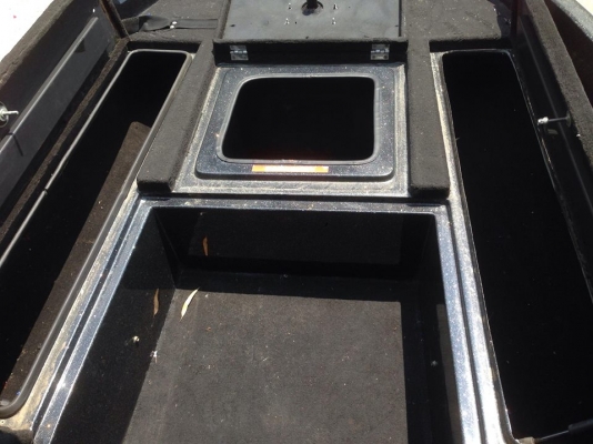 ขายเรือแบสDYNY-TRAK สวยๆ18ฟุต กว้าง210ซ.ม เครื่องเมอเคอรี่150แน่นๆ มีห้องขังเหยื่อเป็น ถังน้ำมันสแตนเลสสวยๆ เรือกว้างพิเศษ210ซ.ม รับรองไม่โคลง ผ้าใบเปลี่ยนใหม่ให้เทเล่อร์ไปด้วย ขาย 190000 บาท