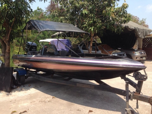 ขายเรือแบสDYNY-TRAK สวยๆ18ฟุต กว้าง210ซ.ม เครื่องเมอเคอรี่150แน่นๆ มีห้องขังเหยื่อเป็น ถังน้ำมันสแตนเลสสวยๆ เรือกว้างพิเศษ210ซ.ม รับรองไม่โคลง ผ้าใบเปลี่ยนใหม่ให้เทเล่อร์ไปด้วย ขาย 190000 บาท