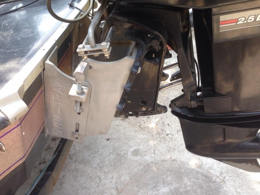 ขายเรือแบสDYNY-TRAK สวยๆ18ฟุต กว้าง210ซ.ม เครื่องเมอเคอรี่150แน่นๆ มีห้องขังเหยื่อเป็น ถังน้ำมันสแตนเลสสวยๆ เรือกว้างพิเศษ210ซ.ม รับรองไม่โคลง ผ้าใบเปลี่ยนใหม่ให้เทเล่อร์ไปด้วย ขาย 190000 บาท