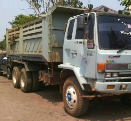 ขาย สิบล้อ อีซูชุ 240นางฟ้าแท้ ดั้มสามมิต สภาพดีสวยเดิมๆพร้อมใช้งาน ราคาเบาๆ 485,000บ (ไม่มีเล่มทะเบียน) มีใบซื้อขายให้ ครับ