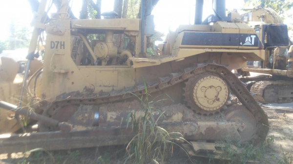 ขายด่วนครับ รถเกรด CATERPILLAR D7H เอกสารเล่มทะเบียน พร้อมใจงาน ครับ