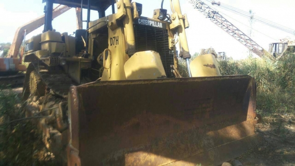 ขายด่วนครับ รถเกรด CATERPILLAR D7H เอกสารเล่มทะเบียน พร้อมใจงาน ครับ