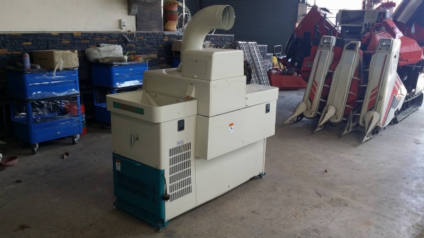 เครื่องสีข้าวกล้องเก่าญี่ปุ่น  SATAKE  รุ่น GPS300A  สภาพเครื่องสวย พร้อมใช้งาน