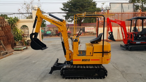 ขาย รถขุด MITSUBISHI รุ่น MS010  มือสองญี่ปุ่น แทรกเหล็ก สลักแน่น พร้อมใช้งาน ความกว้างของรถ ขับขึ้นรถปิคอัพได้ มือถือ/LINE ID : 0818753444