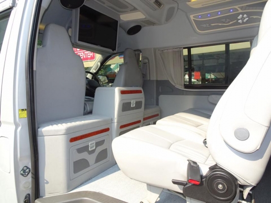 โทร 0922726669 ตันหยงเบสท์รถตู้ฝั่งธน COMMUTER ปี 2010 ดีเซลล์ แต่งวีไอพี เบาะหนัง 3 แถว ราคา 859,000 บาท