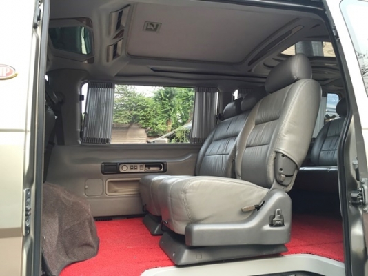 รถตู้สวยๆสักคัน เครื่องเดิมดีเซล เกียร์ออโต้ ตัวพิเศษพร้อมใช้งานวิ่งทางไกลสบายLINE:seiatong003