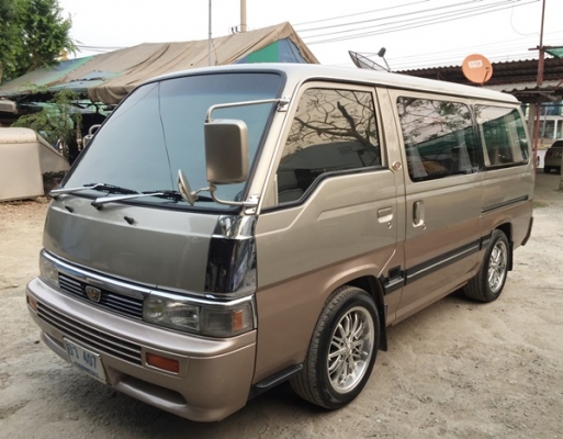 รถตู้สวยๆสักคัน เครื่องเดิมดีเซล เกียร์ออโต้ ตัวพิเศษพร้อมใช้งานวิ่งทางไกลสบายLINE:seiatong003