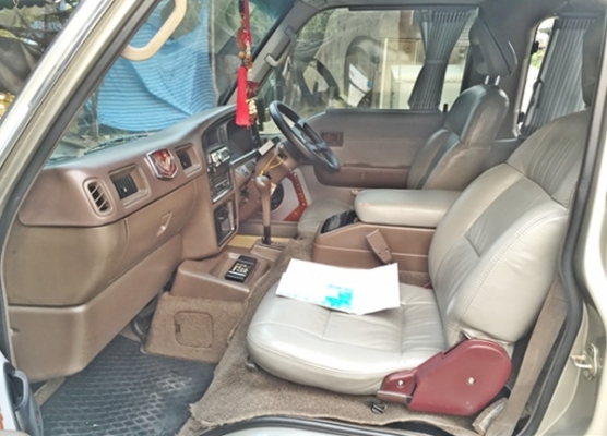 รถตู้สวยๆสักคัน เครื่องเดิมดีเซล เกียร์ออโต้ ตัวพิเศษพร้อมใช้งานวิ่งทางไกลสบายLINE:seiatong003