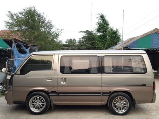 รถตู้สวยๆสักคัน เครื่องเดิมดีเซล เกียร์ออโต้ ตัวพิเศษพร้อมใช้งานวิ่งทางไกลสบายLINE:seiatong003