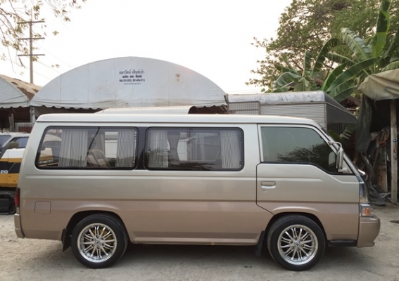 รถตู้สวยๆสักคัน เครื่องเดิมดีเซล เกียร์ออโต้ ตัวพิเศษพร้อมใช้งานวิ่งทางไกลสบายLINE:seiatong003