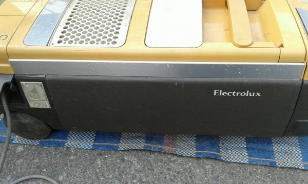 เครื่องดูดและเป่าอิเล็คโทรลัค