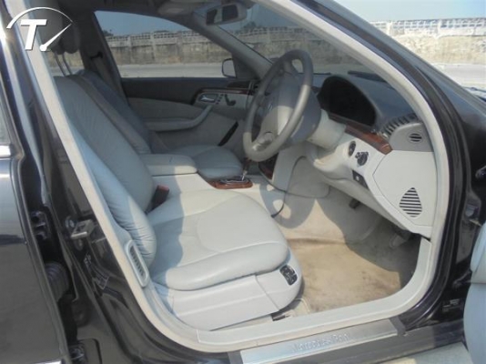 BENZ S-CLASS, S280 โฉม W220 สีดำ เกียร์ออโต้ ติดแก๊ส LPG ทะเบียน ธค3283 กรุงเทพฯ