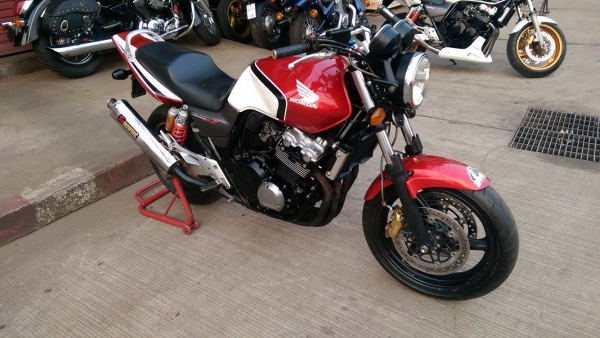 ขายคับ HONDA CB400 TECH3 ปี2007 กญแจชิฟ สีสวย ท่อแต่ง แฮนด์บาร์ อินวอยส์สรรพสามิตร ราคา 97500 บาท  ส่งได้ทั่วไทยคับ สนใจติดต่อ 081-0578282 FACEBOOK  ชาญณรงค์ ป๊อป ชัยอมฤต ไอดีไลน์ POPBIGBIKESAKON คับ สนใจรถสวย ถูก ดี ต้อง POP BIGBIKE SAKONNAKHON คลิปวิดีโ