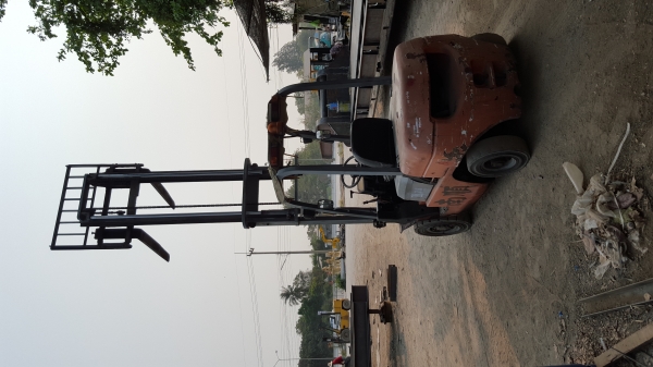 ขายยก2.5ตันดีเซลเสา4เมตร