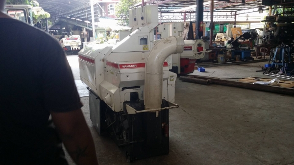 เครื่องสีข้าวกล้องเก่าญี่ปุ่น YANMAR  รุ่น RHS400 สภาพเครื่องสวย พร้อมใช้งาน