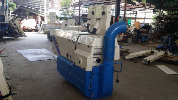 เครื่องสีข้าวกล้องเก่าญี่ปุ่น ISEKI  รุ่น 405 สภาพเครื่องสวย พร้อมใช้งาน