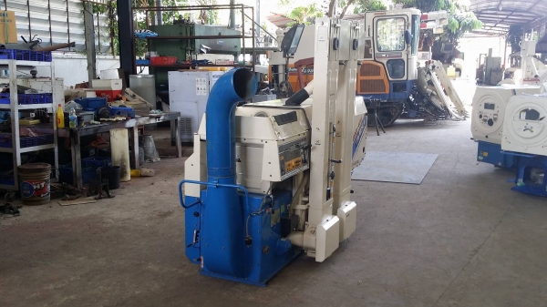 เครื่องสีข้าวกล้องเก่าญี่ปุ่น ISEKI  รุ่น 405 สภาพเครื่องสวย พร้อมใช้งาน