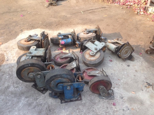 ขายล้อสำหรับงานหนักแข็งแรงรับได้หลายตันครับ ขาย 900 บาทต่อล้อ