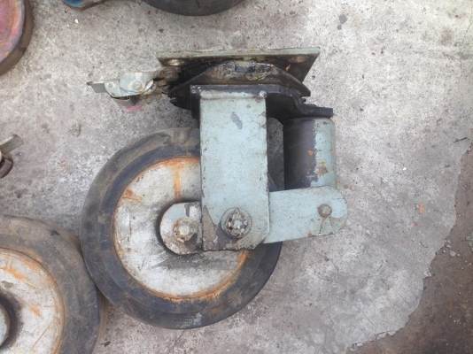 ขายล้อสำหรับงานหนักแข็งแรงรับได้หลายตันครับ ขาย 900 บาทต่อล้อ