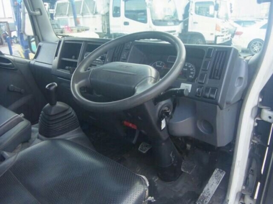 ขาย รถ ISUZU NMR หน้าตึก เครื่อง 4JJ1  2990 cc. เก่าญี่ปุ่น