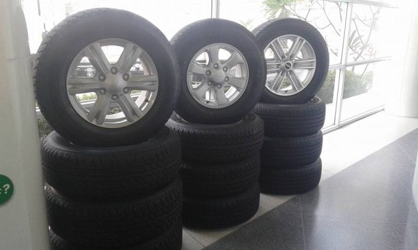 ยางใหม่พร้อมแม๊กซ์ถอดป้ายแดงในศูนย์ ขนาด 245/70R16