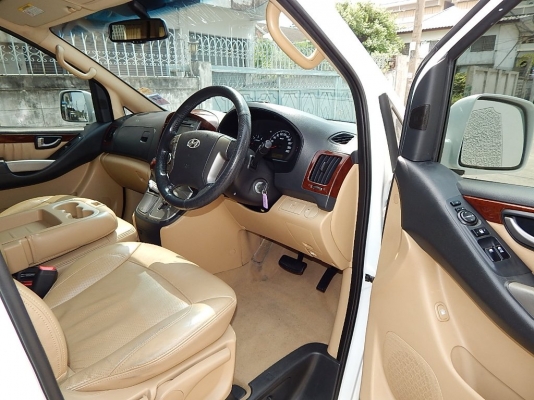 HYUNDAI GRNAD STAREX 2.5 VIP ปลายปี 2011 HYUNDAI GRNAD STAREX 2.5 VIP ปลายปี 2011