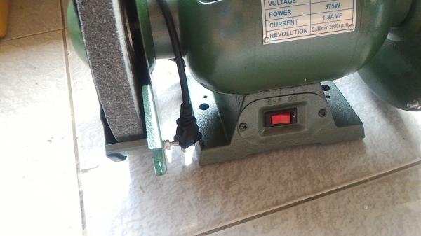 เครื่องเจียรแกนคู่พร้อมหินเจียร์สองข้าง ยี่ห้อ Tirawatiger  ขนาด 375 W. ใสหินขนาด 8 นิ้ว