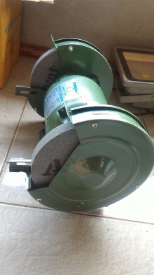 เครื่องเจียรแกนคู่พร้อมหินเจียร์สองข้าง ยี่ห้อ Tirawatiger  ขนาด 375 W. ใสหินขนาด 8 นิ้ว