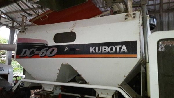 ขายรถเกี่ยวข้าว  DC 60 PLUS  นิ้วสปริง  ปี 55  ราคาเพียง 335,000 บาทเท่านั้น