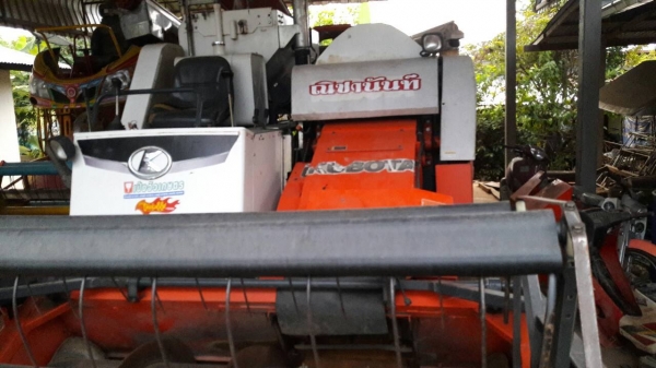 ขายรถเกี่ยวข้าว  DC 60 PLUS  นิ้วสปริง  ปี 55  ราคาเพียง 335,000 บาทเท่านั้น