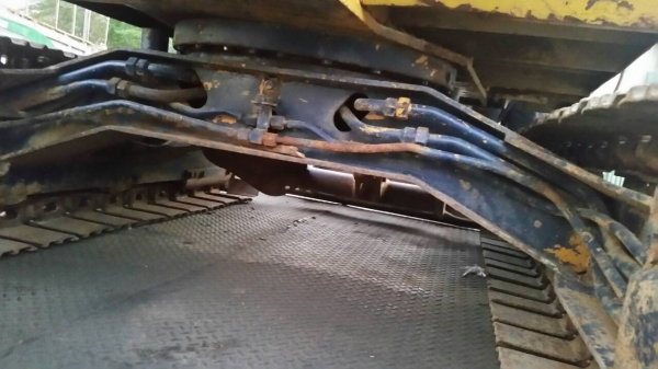 ขา่ย รถขุด แบคโฮ พร้อมหัวคีบไม้ คีบเหล็ก KOMATSU PC 40-5 เก่าญี่ปุ่น มีตู้เก๋ง