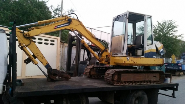 ขา่ย รถขุด แบคโฮ พร้อมหัวคีบไม้ คีบเหล็ก KOMATSU PC 40-5 เก่าญี่ปุ่น มีตู้เก๋ง