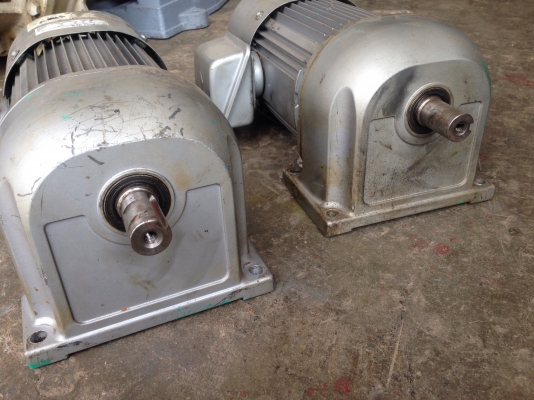 ( เหลือ 1 ตัวครับ )ขายมอเตอร์เกียร์ mitsubishi 1HP. 380V อัตราทด 1:25 มีเบรคในตัว สภาพสวยวิ่งนิ่ม เดิมๆ พร้อมใช้งาน มี 2 ตัวครับ ( ขาแตก 1 ตัว ตามรูปครับ ) ( เหลือ 1 ตัวครับ )ขายมอเตอร์เกียร์ mitsubishi 1HP. 380V อัตราทด 1:25 มีเบรคในตัว สภาพสวยวิ่งนิ่ม เดิมๆ พร้อมใช้งาน มี 2 ตัวครับ ( ขาแตก 1 ตัว ตามรูปครับ )