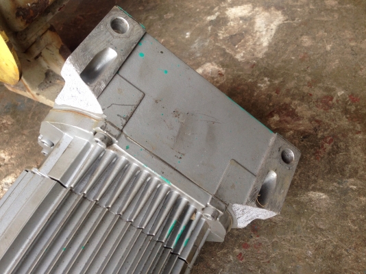 ( เหลือ 1 ตัวครับ )ขายมอเตอร์เกียร์ mitsubishi 1HP. 380V อัตราทด 1:25 มีเบรคในตัว สภาพสวยวิ่งนิ่ม เดิมๆ พร้อมใช้งาน มี 2 ตัวครับ ( ขาแตก 1 ตัว ตามรูปครับ ) ( เหลือ 1 ตัวครับ )ขายมอเตอร์เกียร์ mitsubishi 1HP. 380V อัตราทด 1:25 มีเบรคในตัว สภาพสวยวิ่งนิ่ม เดิมๆ พร้อมใช้งาน มี 2 ตัวครับ ( ขาแตก 1 ตัว ตามรูปครับ )