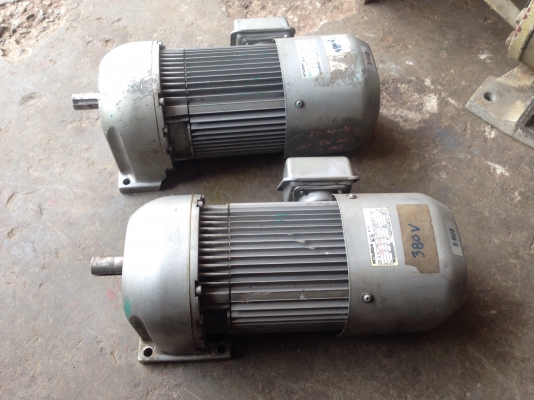 ( เหลือ 1 ตัวครับ )ขายมอเตอร์เกียร์ mitsubishi 1HP. 380V อัตราทด 1:25 มีเบรคในตัว สภาพสวยวิ่งนิ่ม เดิมๆ พร้อมใช้งาน มี 2 ตัวครับ ( ขาแตก 1 ตัว ตามรูปครับ ) ( เหลือ 1 ตัวครับ )ขายมอเตอร์เกียร์ mitsubishi 1HP. 380V อัตราทด 1:25 มีเบรคในตัว สภาพสวยวิ่งนิ่ม เดิมๆ พร้อมใช้งาน มี 2 ตัวครับ ( ขาแตก 1 ตัว ตามรูปครับ )