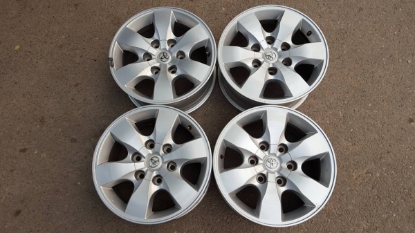 ล้อวีโก้ ขอบ 16 4 วง ราคา 5,000 บาท