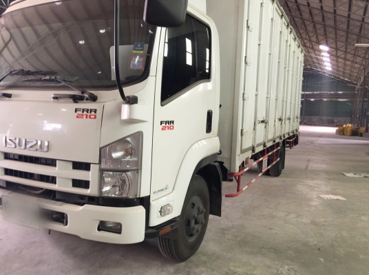 ขาย 6 ล้อ อีซูซุ FRR 210 แรง ตู้แห้ง  ยาว 6.5 ม. วิ่งน้อย 1x,xxx สภาพสวยจัด พร้อมใช้  จัดแนนท์ได้ครับ สนใจติดต่อ 081-9420141  ,  081-5715326