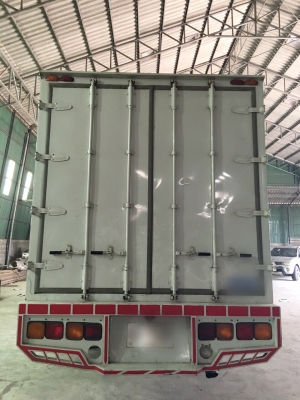 ขาย 6 ล้อ อีซูซุ FRR 210 แรง ตู้แห้ง  ยาว 6.5 ม. วิ่งน้อย 1x,xxx สภาพสวยจัด พร้อมใช้  จัดแนนท์ได้ครับ สนใจติดต่อ 081-9420141  ,  081-5715326